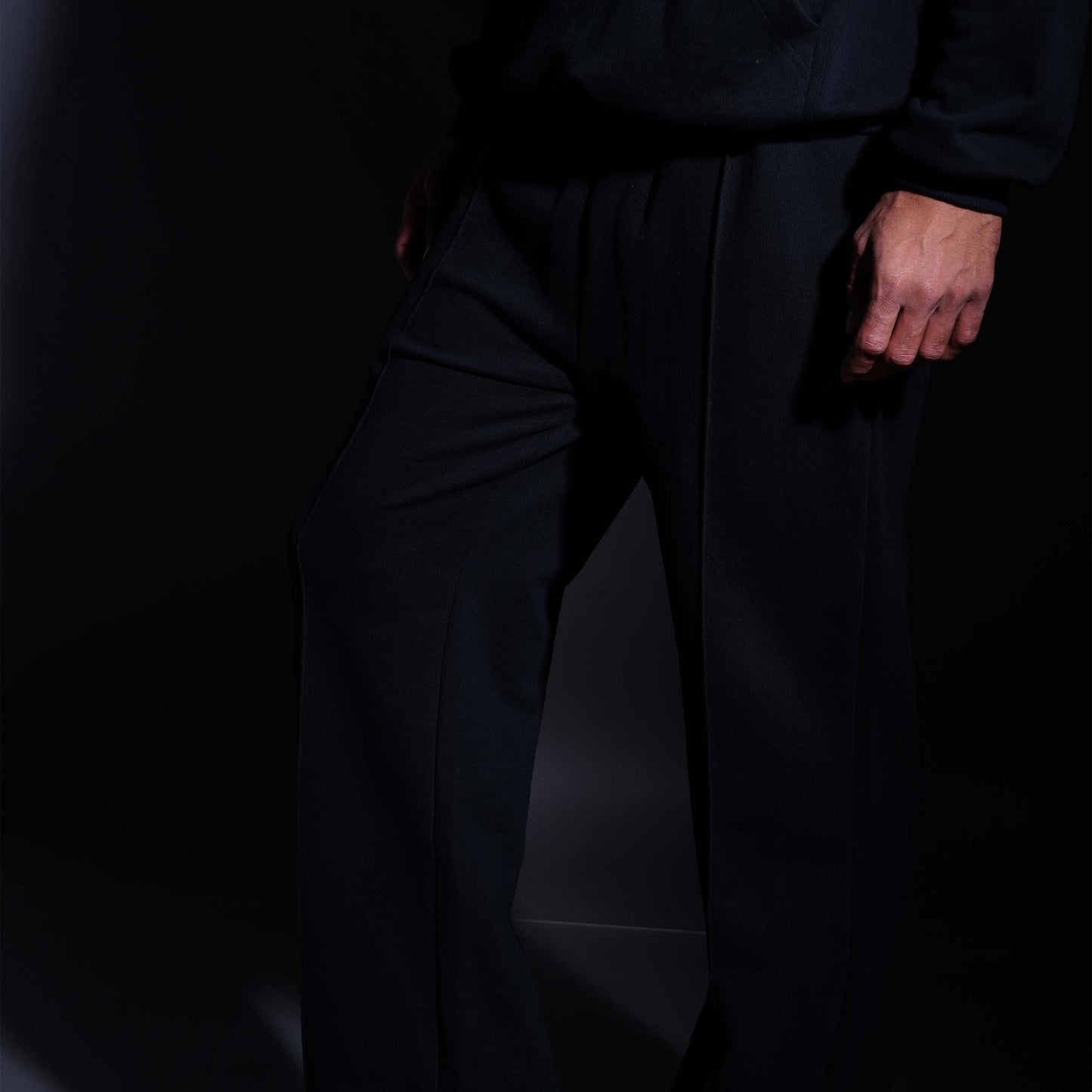 PLEATED SWEATPANTS - BLACK